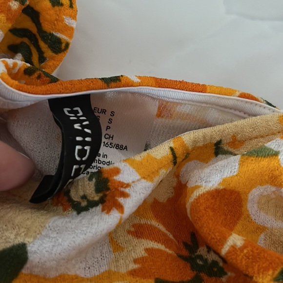 H & M FLORAL ROMPER - Picture 2 of 2